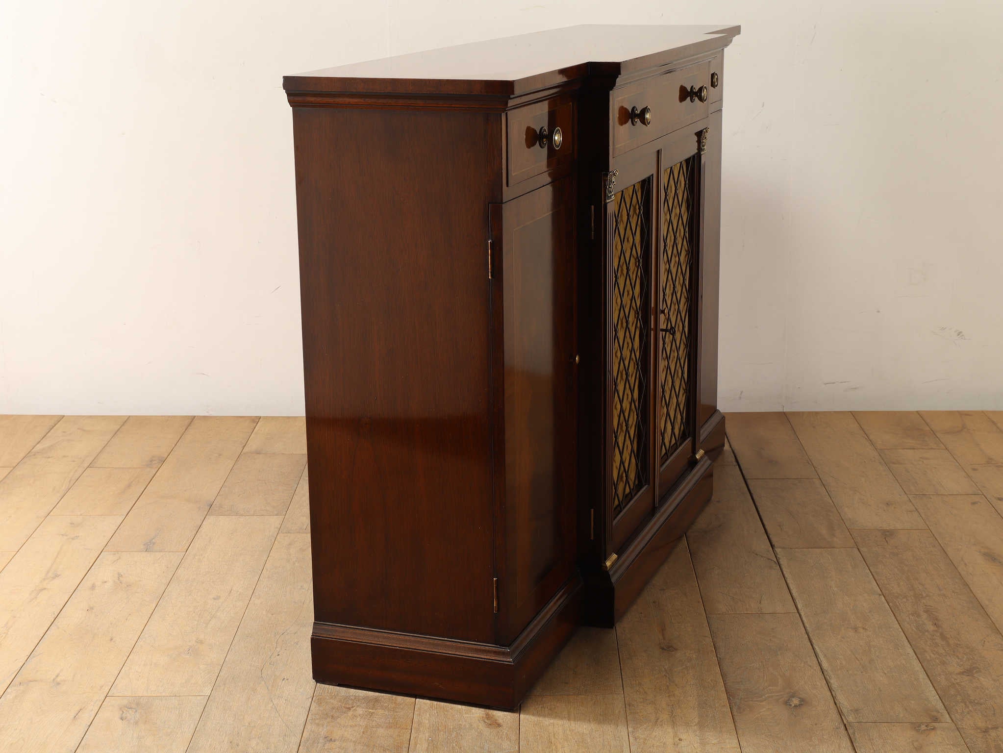 ○Lloyd's Antiques イギリスアンティーク家具 サイドボード Lloyd's Antiques Real Antique Sideboard / ロイズ