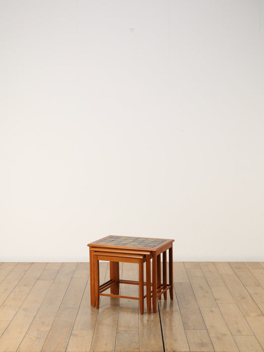 タイルトップネストテーブル