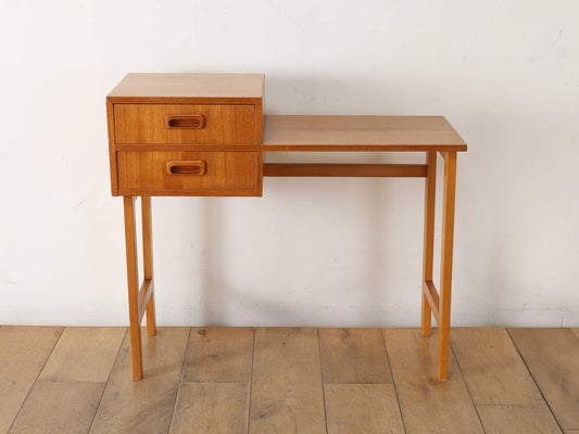 テレフォンテーブル