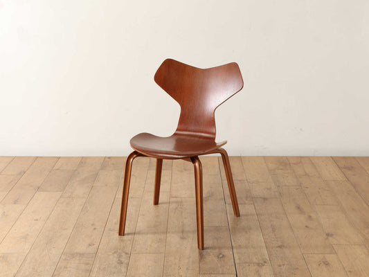ARNE JACOBSEN グランプリチェア