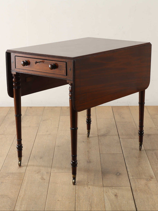 リージェンシーフリップアップテーブル