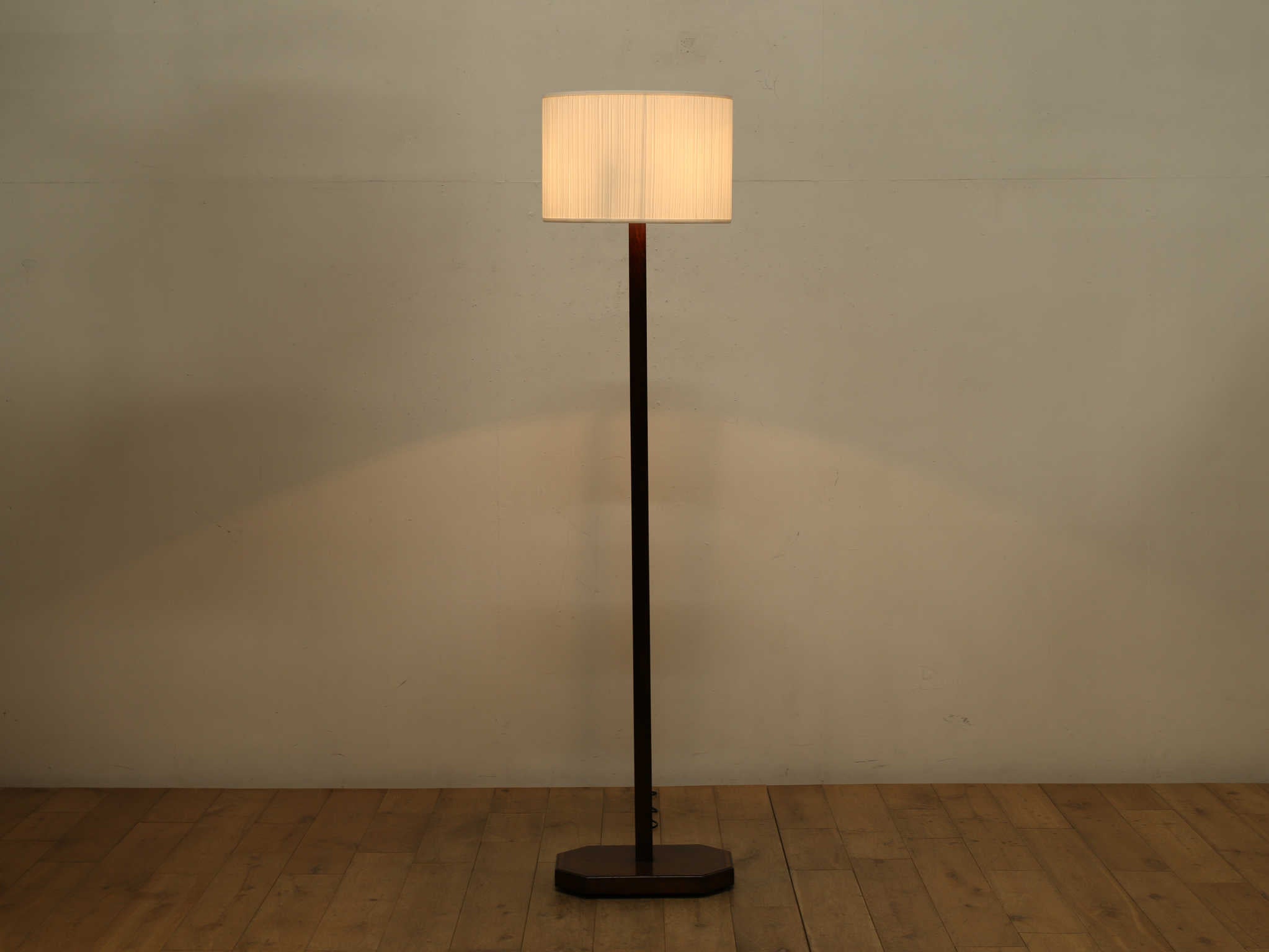 フロアランプ | ロイズ・アンティークス | ヨーロッパの