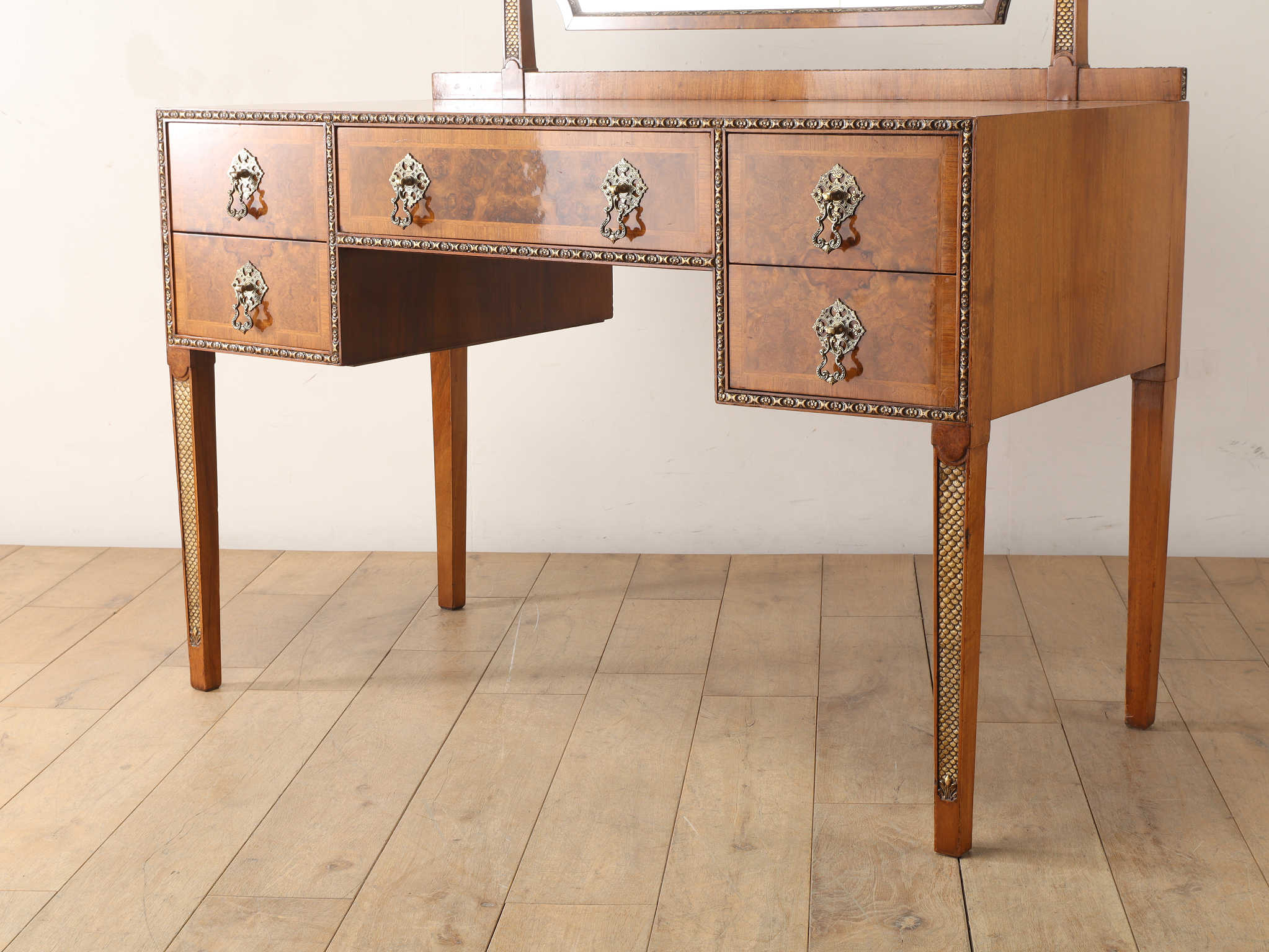 Lloyd's Antiques ヨーロッパヴィンテージ デスク ドレッサー