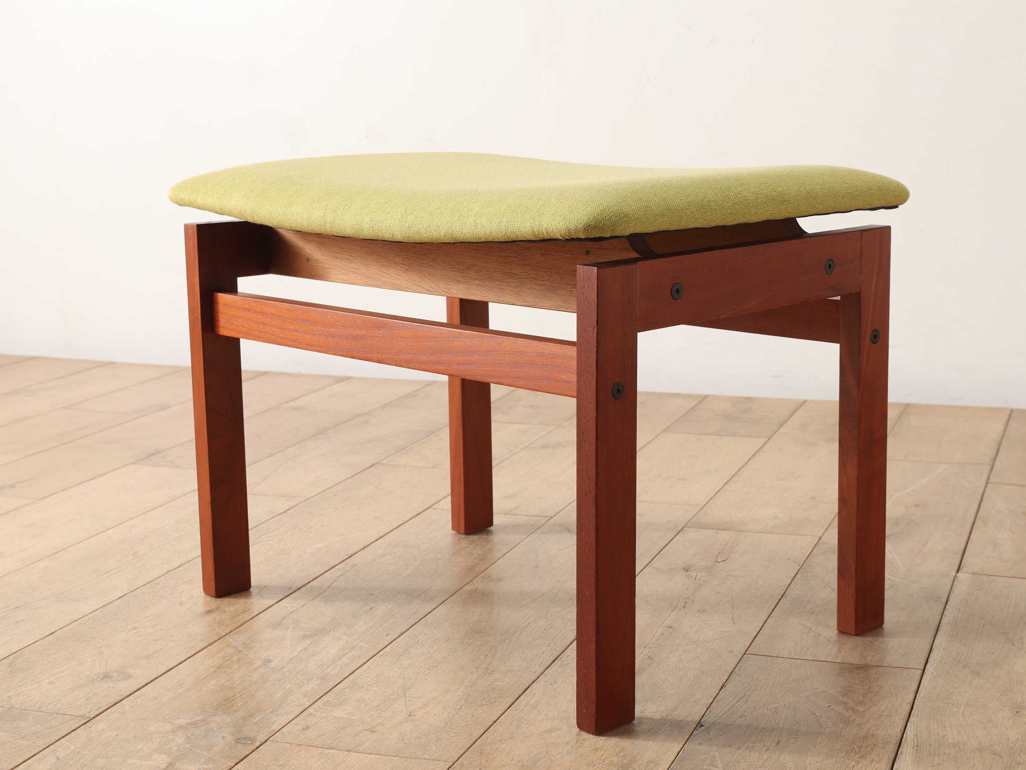 Lloyd's Antiques ロイズアンティークススツール オットマン