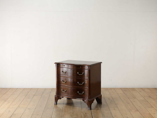 サーペンタインチェスト