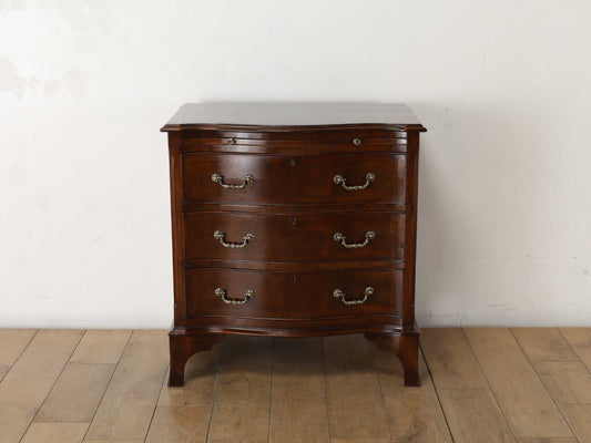 サーペンタインチェスト