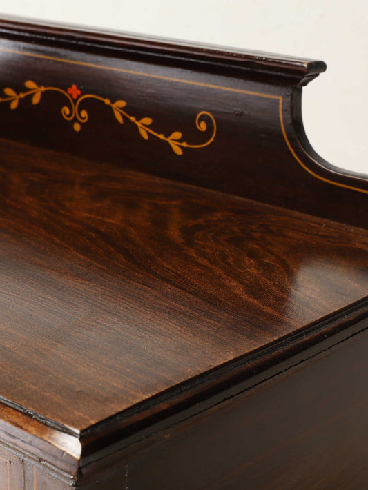 エドウォーディアンディスプレイキャビネット