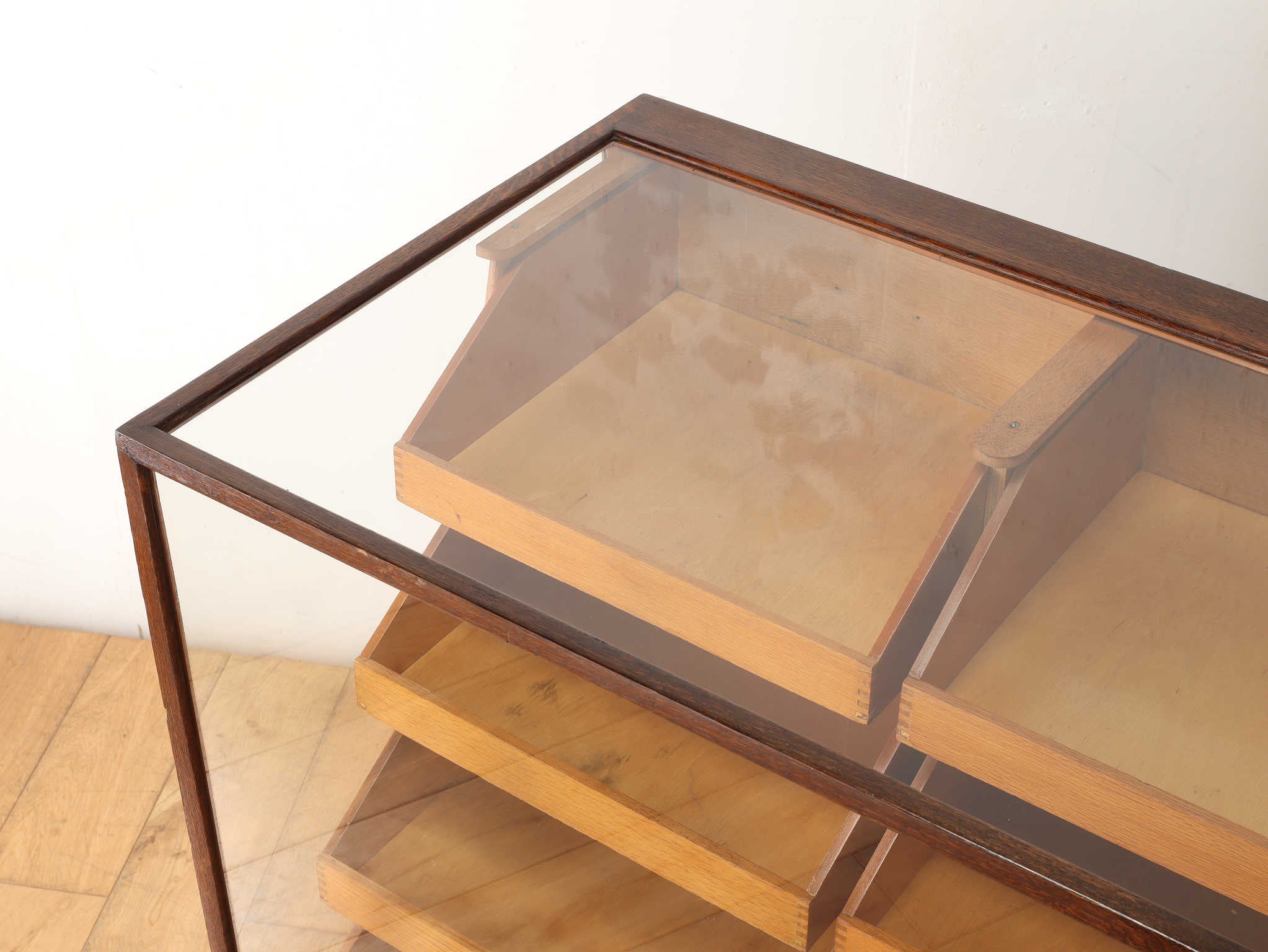 シャツカウンター | ロイズ・アンティークス | ヨーロッパの