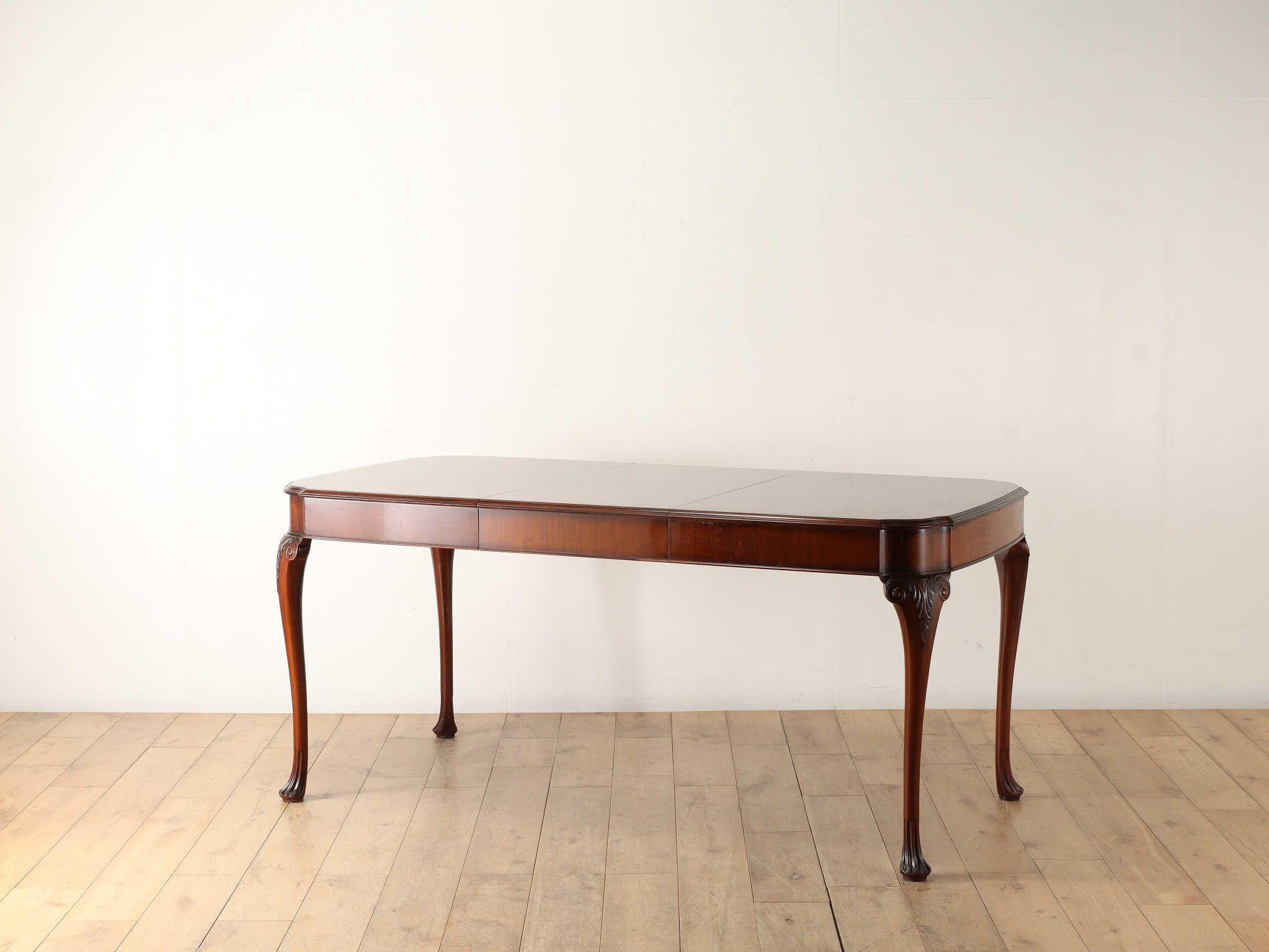 レトロ▶︎立派な低めテーブル