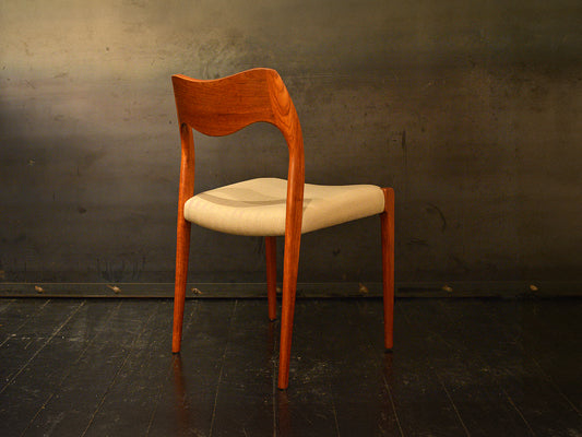 NIELS O. MOLLER チェア Model.71
