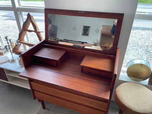 ヴァニティチェスト