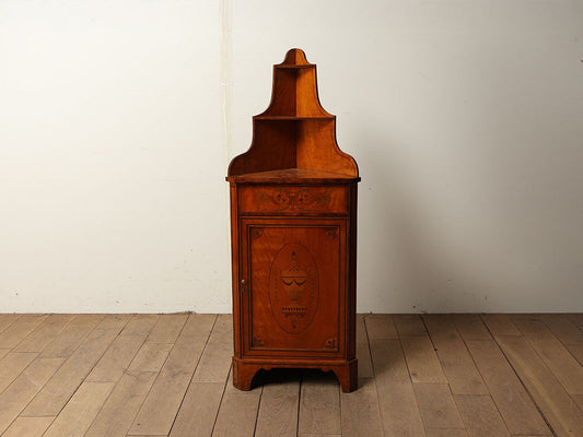 インレイコーナーキャビネット