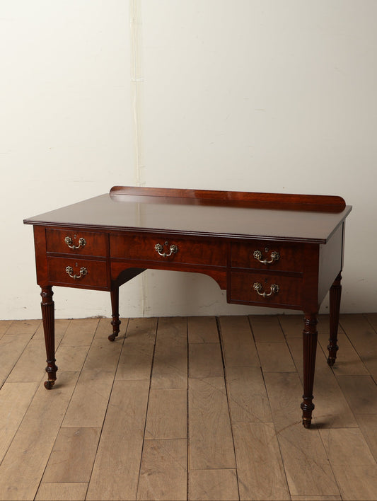 ヴィクトリアンデスク