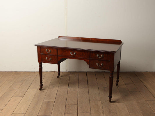 ヴィクトリアンデスク