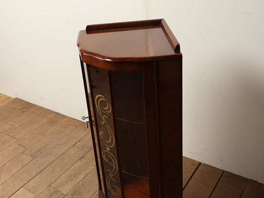 コーナーキャビネット