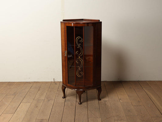 コーナーキャビネット