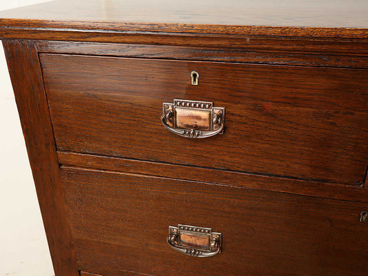 アーツアンドクラフツチェスト