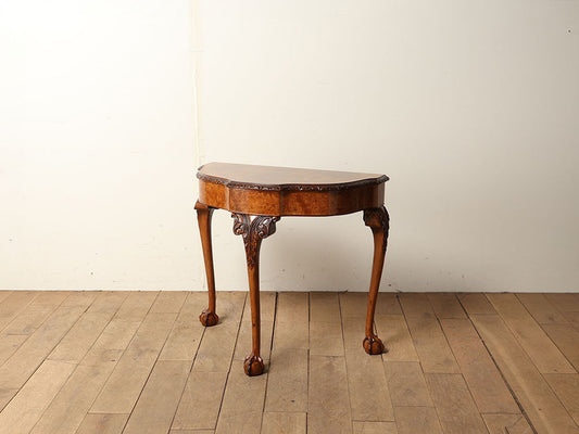 B&Cハーフムーンテーブル