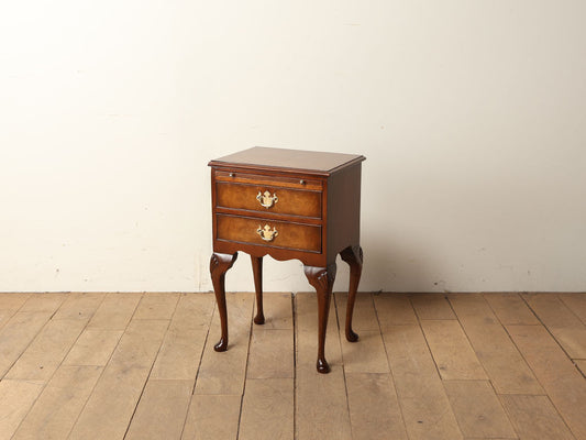 Q／Aベッドサイドチェスト