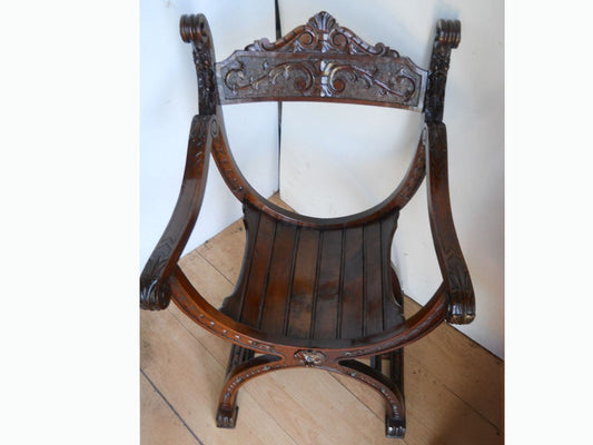 サヴォナローラチェア