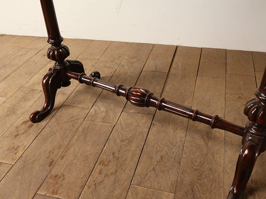 ヴィクトリアンレザートップキドニーデスク