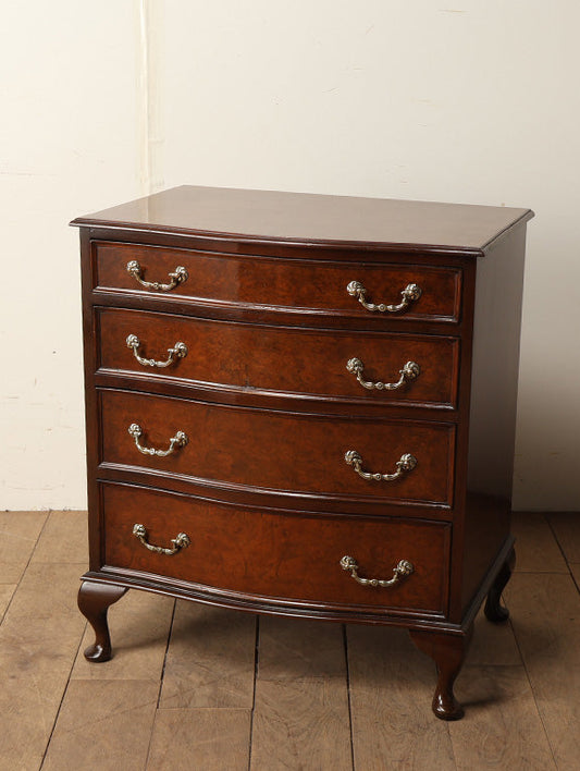 Q／Aサーペンタインチェスト