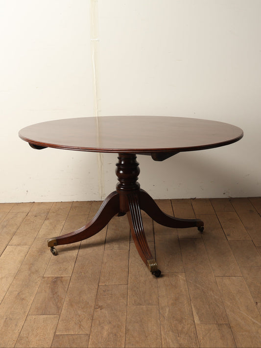 ブレックファストテーブル