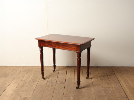 ヴィクトリアンサイドテーブル