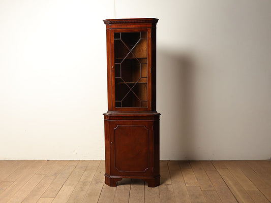 コーナーキャビネット