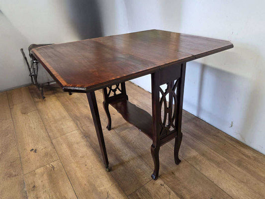 サザランドテーブル