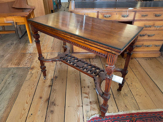 ヴィクトリアンゲームテーブル