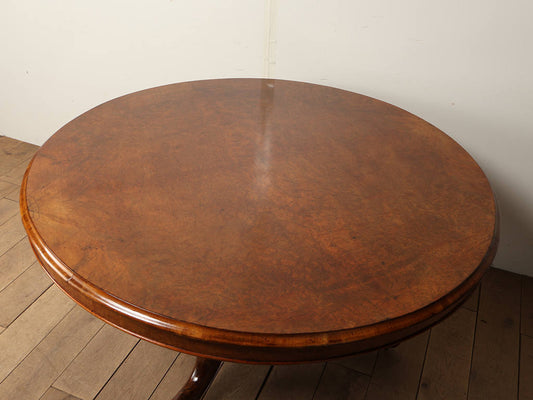 ブレックファストテーブル