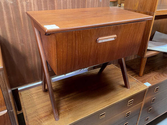 ソーイングテーブル