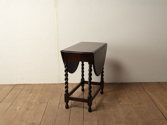 フリップアップテーブル