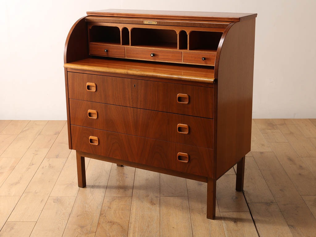 Lloyd’s Antiques ロイズアンティークス　ビューロー　ビンテージ シリンダービューロー | ロイズ・アンティークス | ヨーロッパの