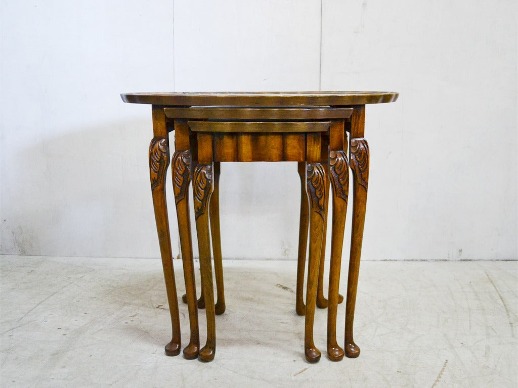 ネストテーブル | ロイズ・アンティークス | ヨーロッパの