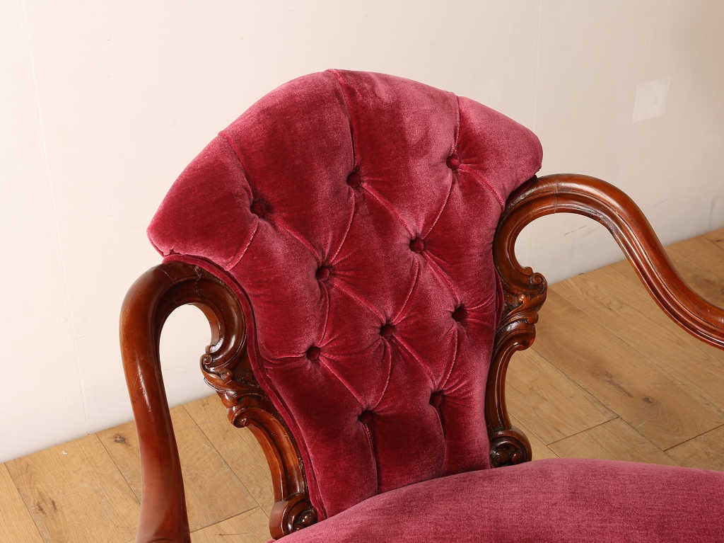 Lloyd's Antiques英国製ヴィンテージソファ- Lloyd's Antiques Real Antique Victorian Sofa / ロイズ