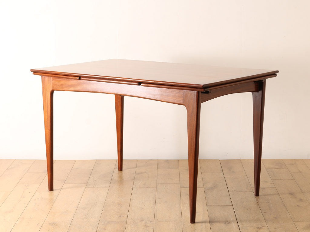 Lloyd's Antiques Reproduction Series Big Oak Dining Table
