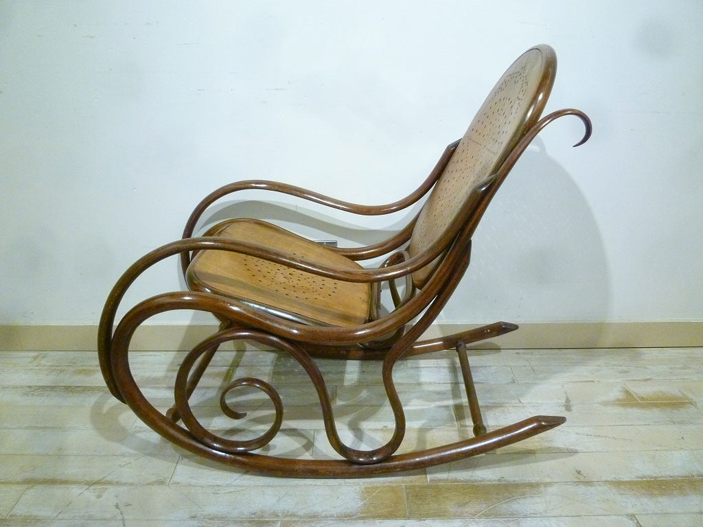 B/Wロッキングチェア | ロイズ・アンティークス | ヨーロッパの