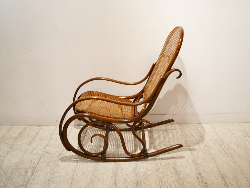 THONET B/Wロッキングチェア | ロイズ・アンティークス