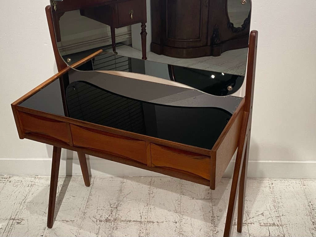 ARNE VODDERドレッサー | ロイズ・アンティークス | ヨーロッパの