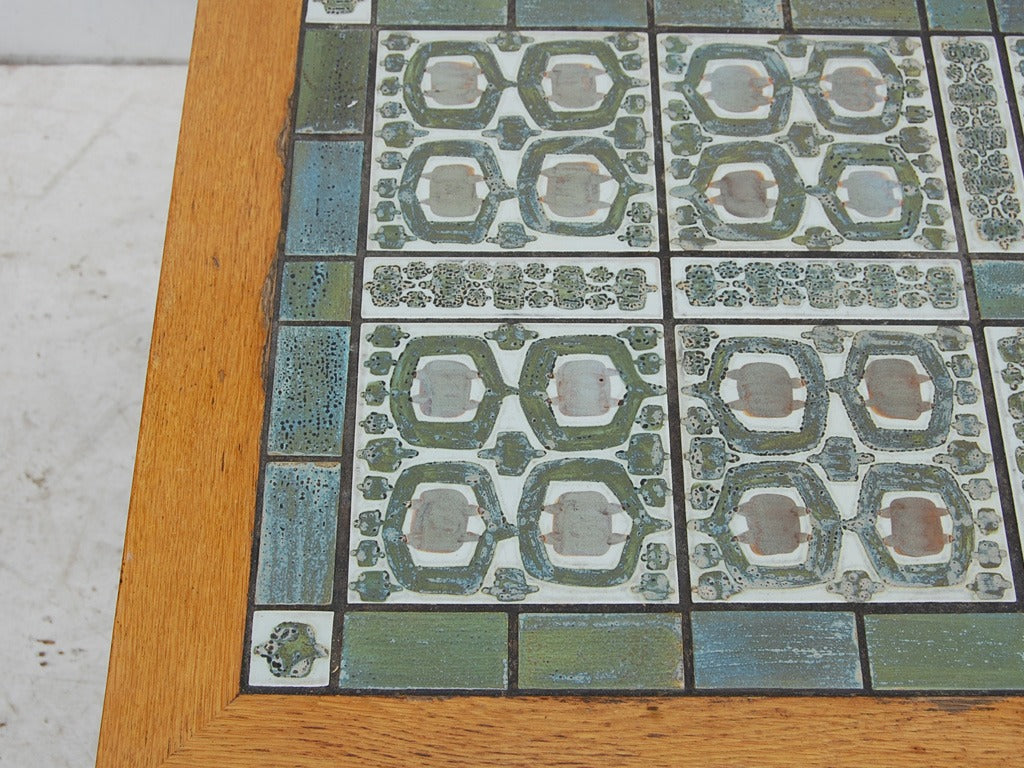 タイルトップコーヒーテーブル | ロイズ・アンティークス | ヨーロッパ