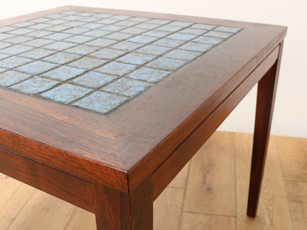 タイルトップコーヒーテーブル | ロイズ・アンティークス | ヨーロッパ