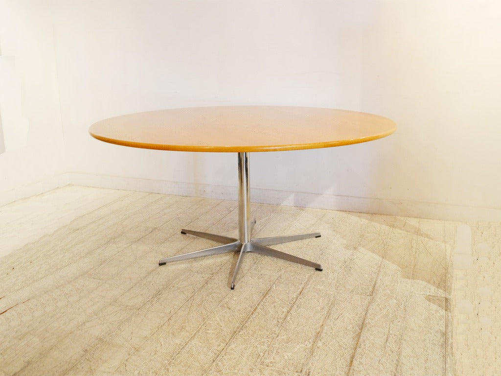 ARNE JACOBSEN サーキュラーテーブル | ロイズ・アンティークス