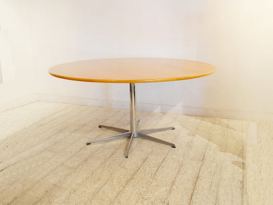 ARNE JACOBSEN サーキュラーテーブル