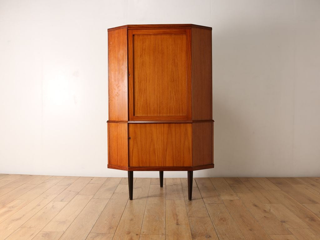 ヴィンテージ 木製コーナーキャビネット コーナーキャビネット | ロイズ・アンティークス | ヨーロッパの