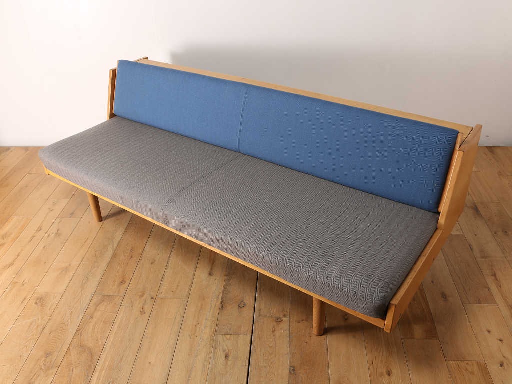 HANS.J.WEGNER デイベッド GE258 | ロイズ・アンティークス HANS.J.WEGNER デイベッド GE258 | ロイズ・アンティークス