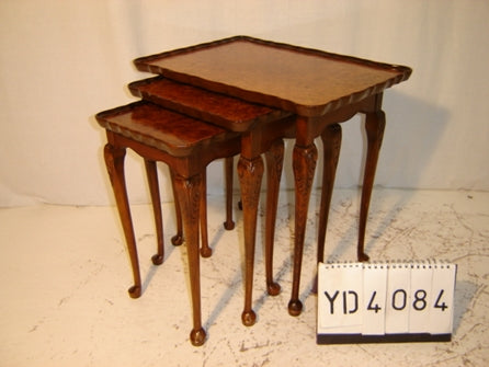 ネストテーブル | ロイズ・アンティークス | ヨーロッパの