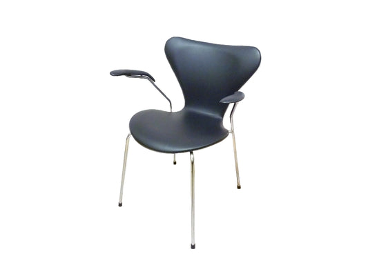 ARNE JACOBSEN セブンアームチェア
