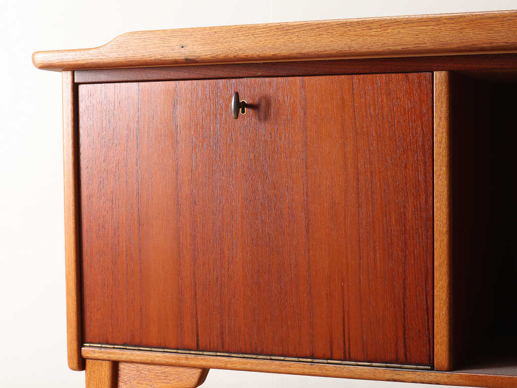 GORAN STRANDデスク | ロイズ・アンティークス | ヨーロッパの